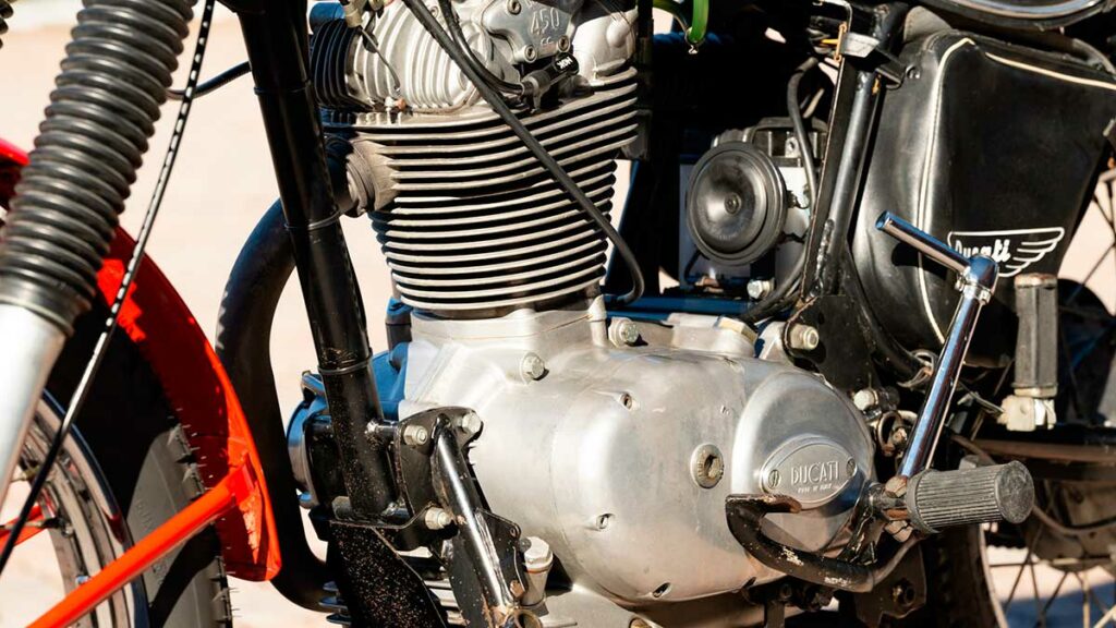 Esta moto trail clásica de Ducati se subastará pronto y tiene un precio de escándalo 11 Ducati 450 Scrambler 1970
