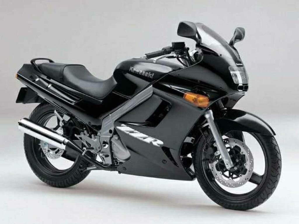 Las motos clásicas y "old school" que puedes conducir con el carnet A2 26 Kawasaki ZZR250