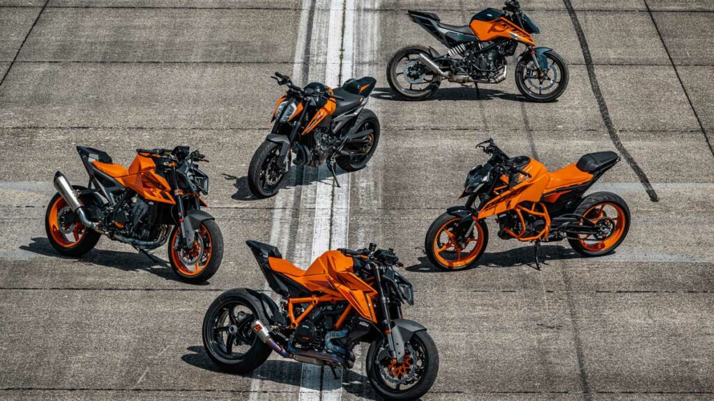 La saga KTM Duke cumple 30 años desplegando sus modelos naked más canallas 12 KTM Duke 30 anos