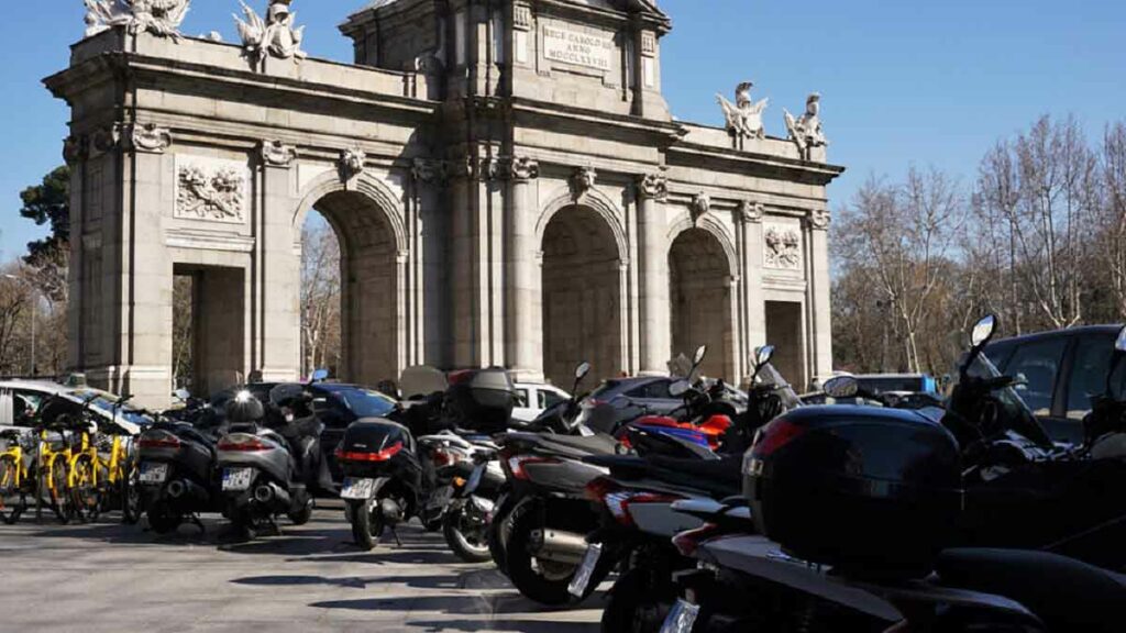 Las motos pagan en zona azul