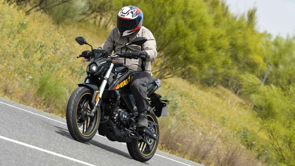 Motos de 49 cc: por qué no se venden si son las más baratas 25 Motos de 49 cc, acción carretera