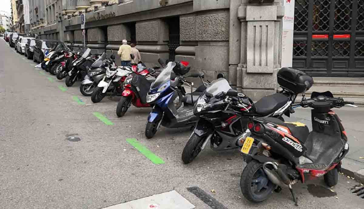 Las motos pagan en zona azul