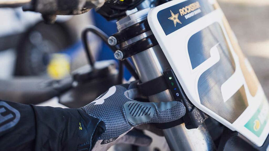 El nuevo accesorio de Husqvarna que te ayuda a mejorar el pilotaje 11 Unidad Conectividad Offroad Husqvarna