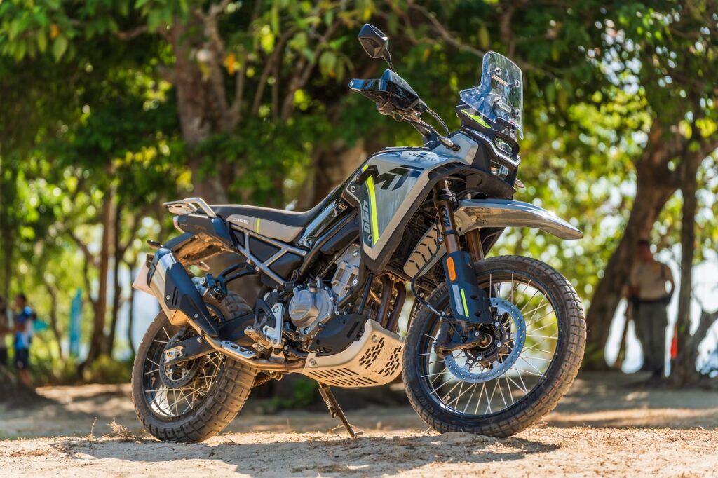 La nueva moto trail para el carnet A2 del KTM Group ya tiene fecha de llegada y precio 10 CFMOTO 450MT 2024
