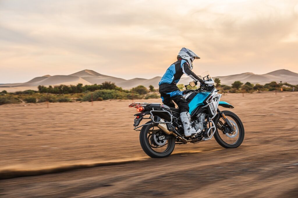 La nueva moto trail para el carnet A2 del KTM Group ya tiene fecha de llegada y precio 12 CFMOTO 450MT 2024