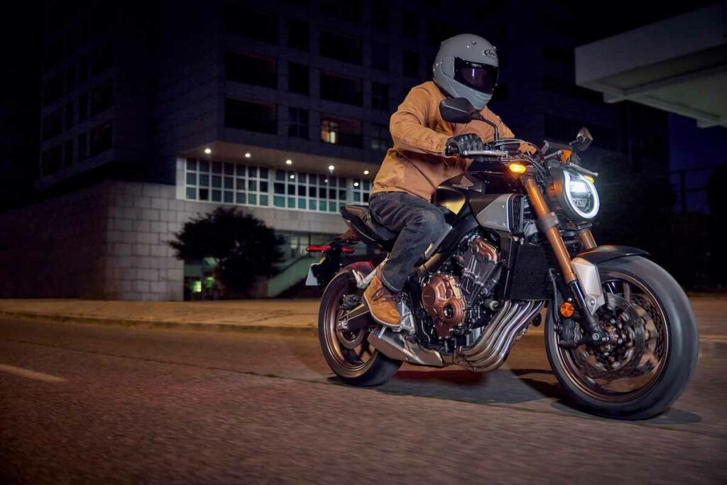 El sistema de embrague E-Clutch convierte a las Honda CB650R y CBR650R en motos todavía más polivalentes y divertidas de pilotar 11 Honda CB650R E-Clutch 2024