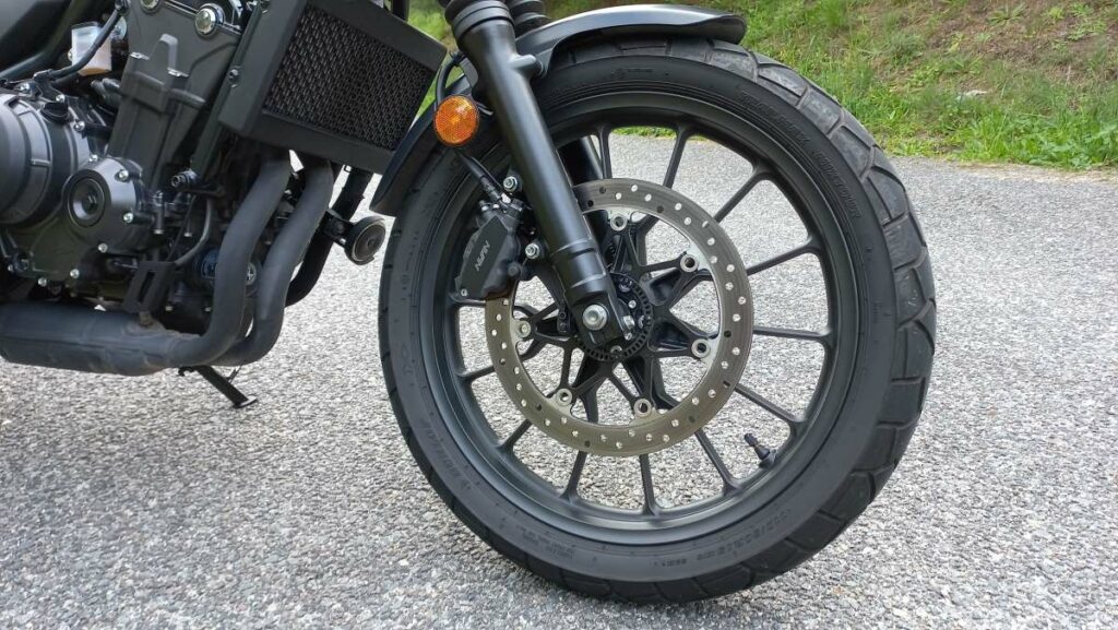 Por qué la Honda CL500 es una moto idónea si te acabas de sacar el carnet A2 13 Honda CL500