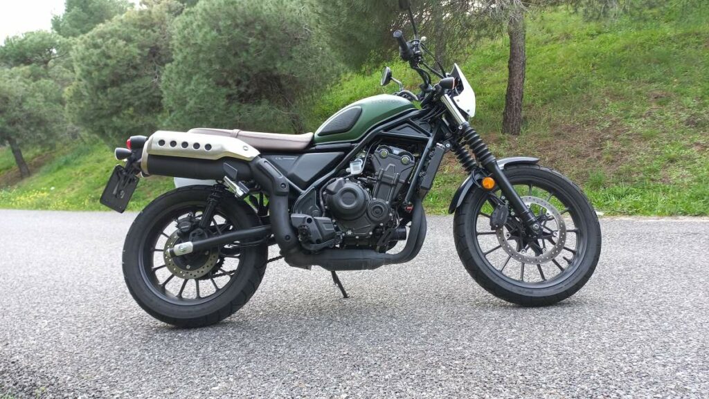 Por qué la Honda CL500 es una moto idónea si te acabas de sacar el carnet A2 15 Honda CL500