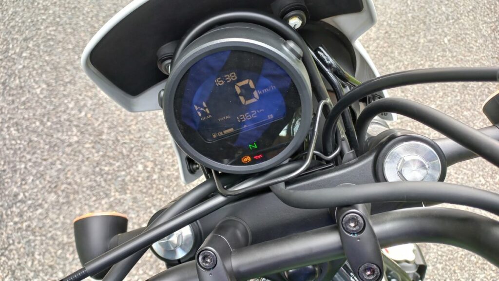 Por qué la Honda CL500 es una moto idónea si te acabas de sacar el carnet A2 16 Honda CL500