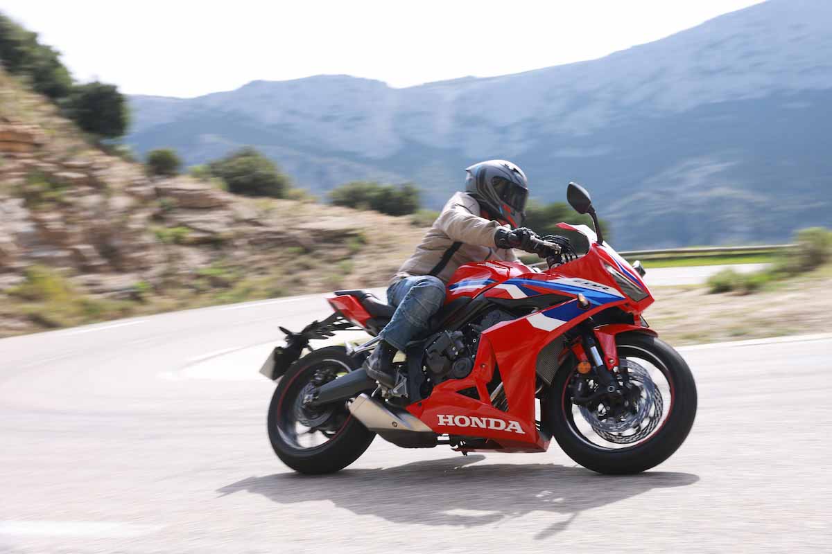 La nueva Honda CBR650R E-Clutch es una CBR como siempre, pero mejor que nunca