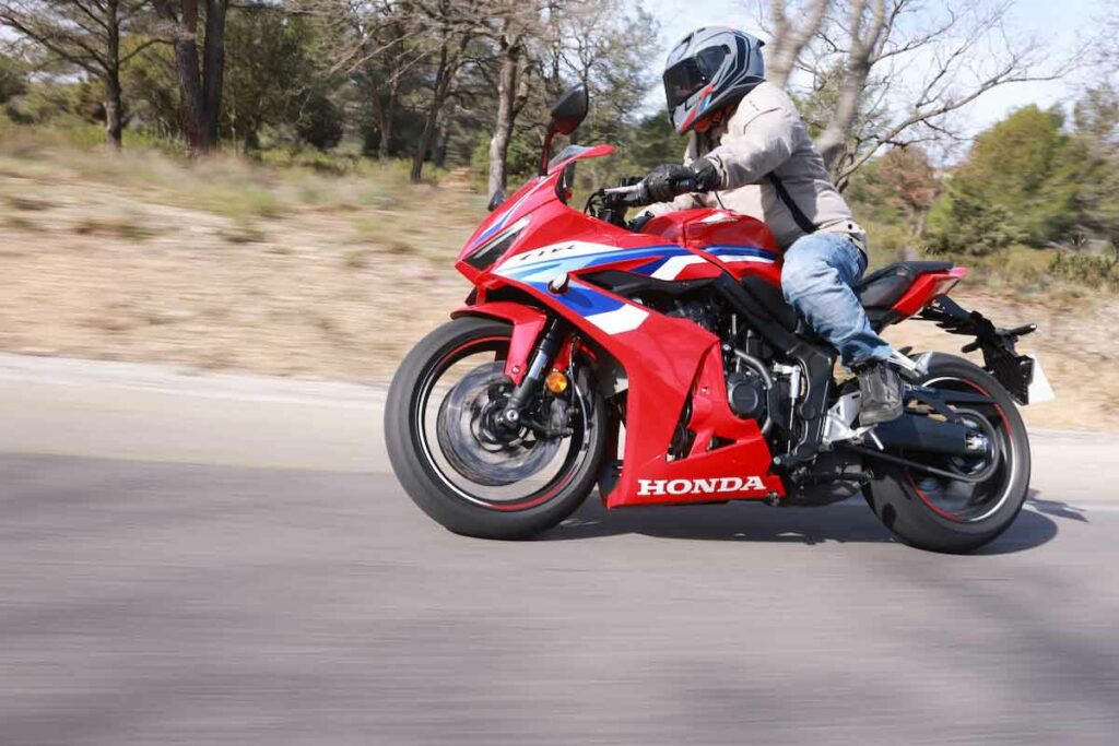 La nueva Honda CBR650R E-Clutch es una CBR como siempre, pero mejor que nunca 20 Honda CBR650R E-Clutch 2024