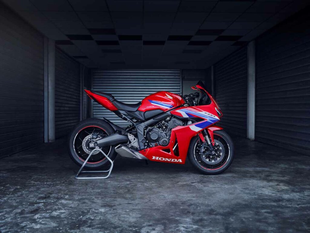 La nueva Honda CBR650R E-Clutch es una CBR como siempre, pero mejor que nunca 24 Honda CBR650R E-Clutch 2024