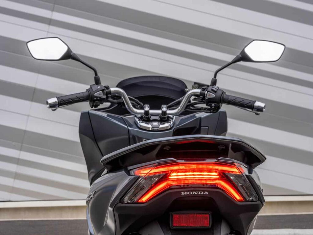 Honda PCX 125, ¿por qué este scooter para el carnet B vende tanto? 15 Honda PCX 125
