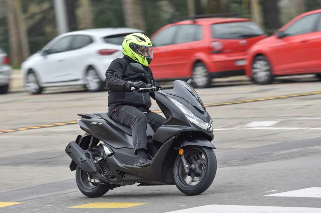 Honda PCX 125, ¿por qué este scooter para el carnet B vende tanto? 13 Honda PCX 125