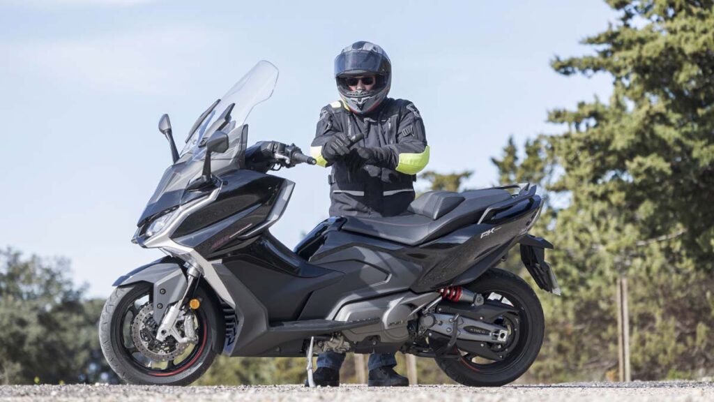 Prueba KYMCO AK 550 2024