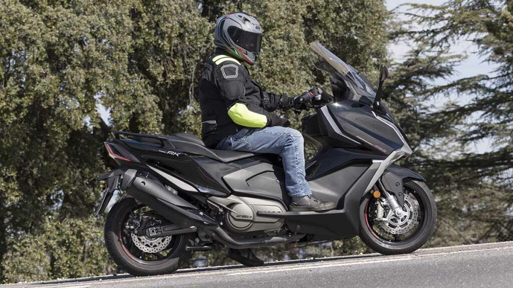 Prueba KYMCO AK 550 2024