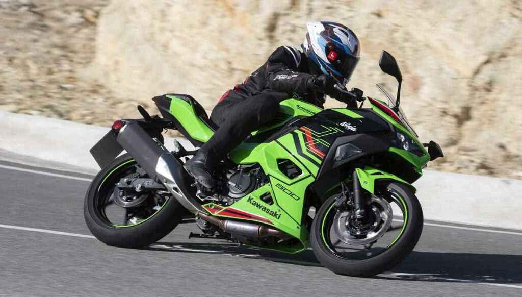 La moto deportiva para el carnet A2 que gana en WSSP300, potencia sus cualidades en versión 500 17 Prueba Kawasaki Ninja 500 2024