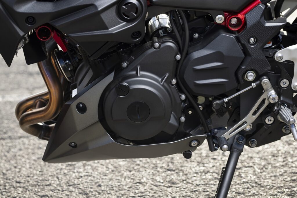 La Kawasaki naked para el carnet A2 versátil y divertida para conducir con manillar alto, ahora más aprovechable 13 Kawasaki Z500 2024