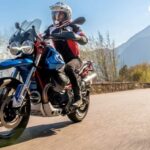 Moto Guzzi V85 TT Evocative Graphics, acción 2023