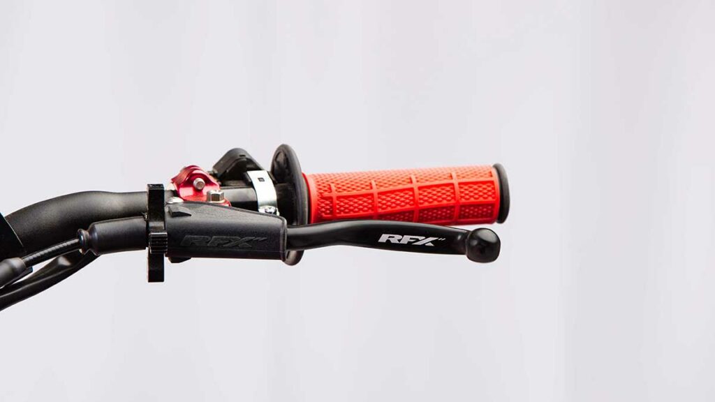 Con estos accesorios de RFX volarás en la pista de MX... literalmente 11 Accesorios RFX 2024