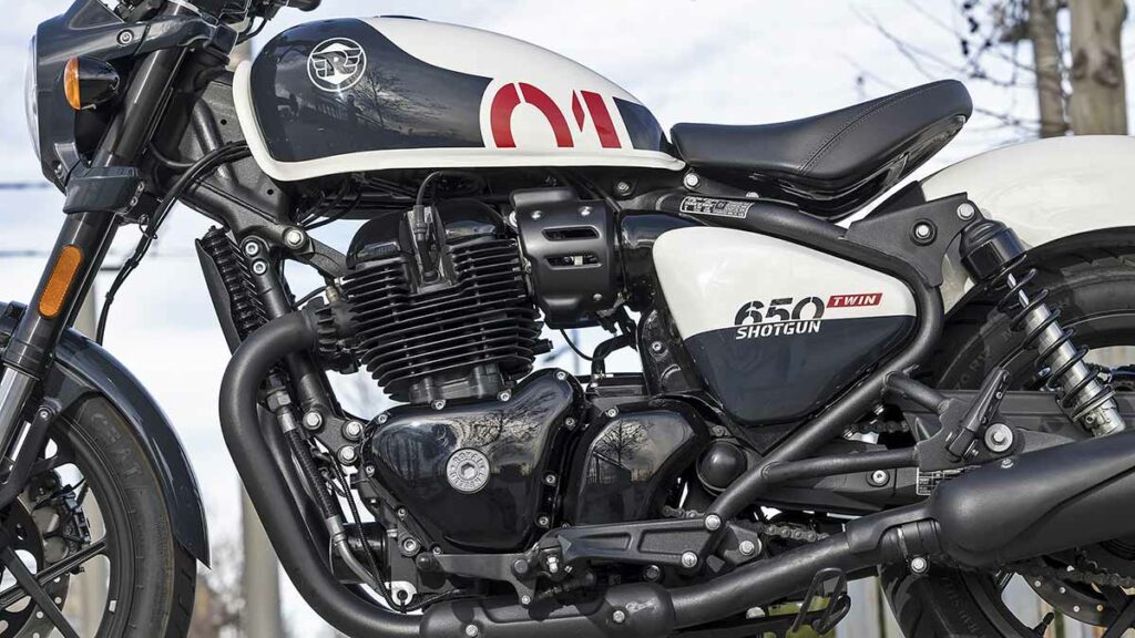 La segunda moto custom moderna de una marca con 123 años y que convence en la carretera 14 Royal Enfield Shotgun 650 11