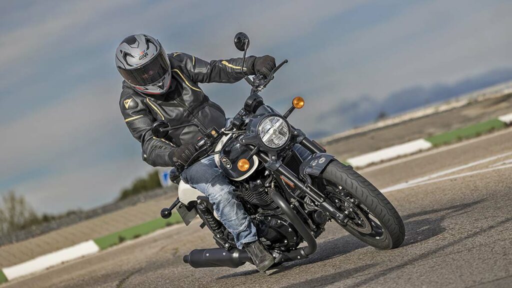 La segunda moto custom moderna de una marca con 123 años y que convence en la carretera 20 Royal Enfield Shotgun 650 5