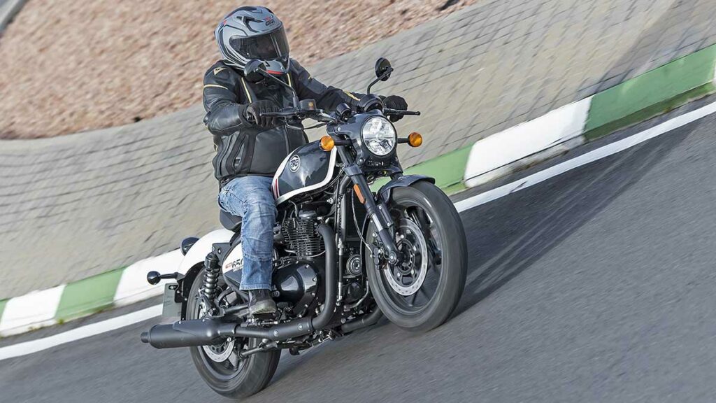 La segunda moto custom moderna de una marca con 123 años y que convence en la carretera 19 Royal Enfield Shotgun 650 6