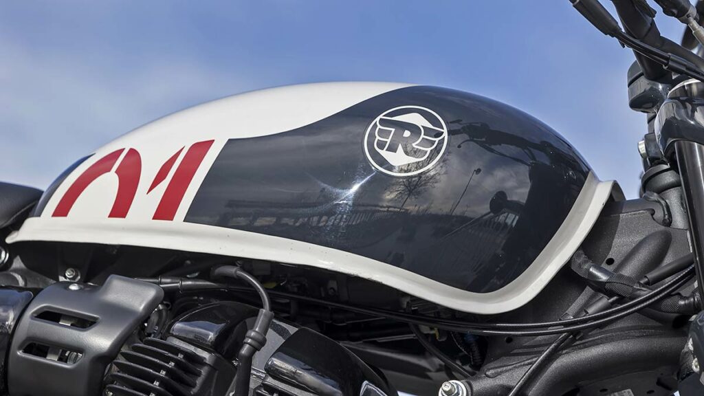 La segunda moto custom moderna de una marca con 123 años y que convence en la carretera 12 Royal Enfield Shotgun 650 8