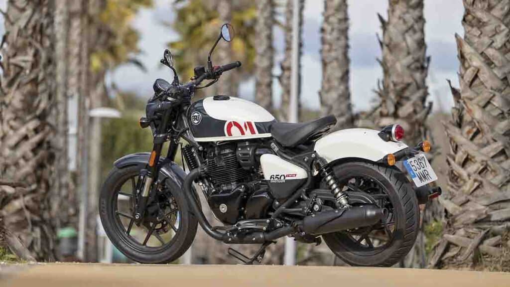 Este es el precio de la Royal Enfield Shotgun 650 y las motos naked rivales más cercanas 11 Prueba Royal Enfield Shotgun 650 2024