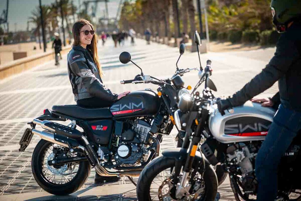 Si buscas moto de 125, atención, porque se rebajan 500 euros los precios de las SWM Ace of Spades 125 y SWM Outlaw 125 11 SWM Ace of Spades y Outlaw 125
