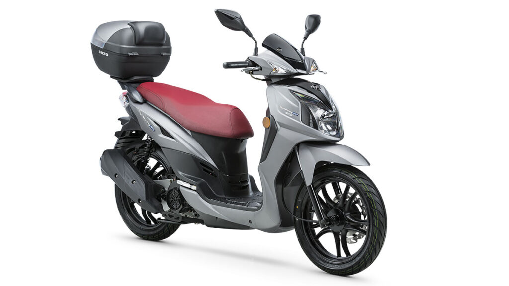 ¿Buscas una alternativa al coche? Aquí tienes 6 scooters de 125 cc para el carnet B con oferta en mayo 13 SYM Symphony 125 SR, gris