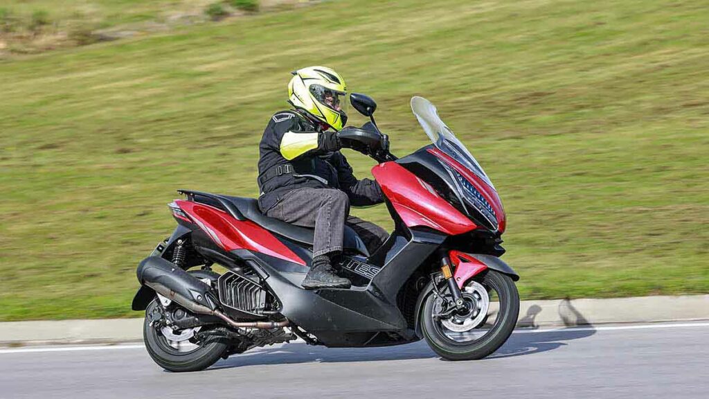 Zontes va a por todas con el E 125, su nuevo scooter GT para carnet B 23 Zontes E 125 2024