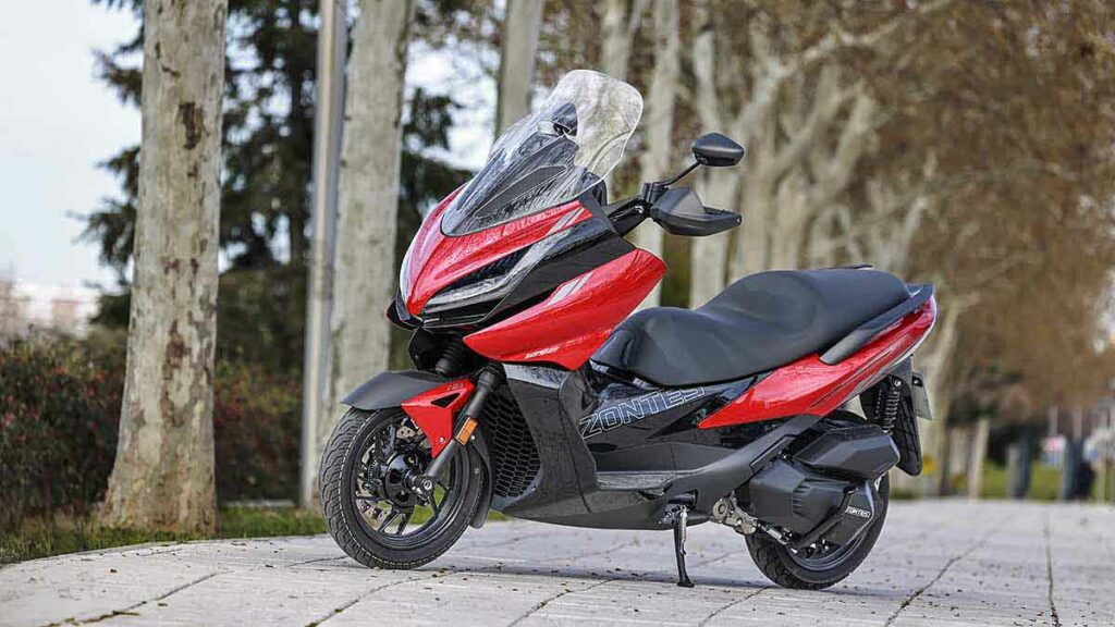 Zontes va a por todas con el E 125, su nuevo scooter GT para carnet B 11 Zontes E 125 2024