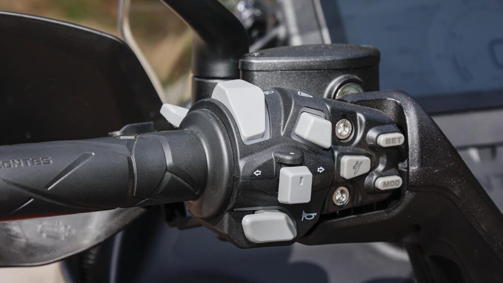 Zontes va a por todas con el E 125, su nuevo scooter GT para carnet B 16 Zontes E 125 2024