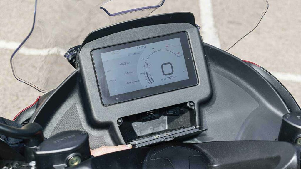 Zontes va a por todas con el E 125, su nuevo scooter GT para carnet B 18 Zontes E 125 2024