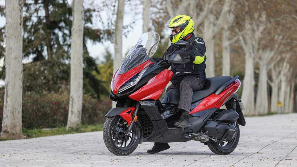 Zontes va a por todas con el E 125, su nuevo scooter GT para carnet B 22 Zontes E 125 2024