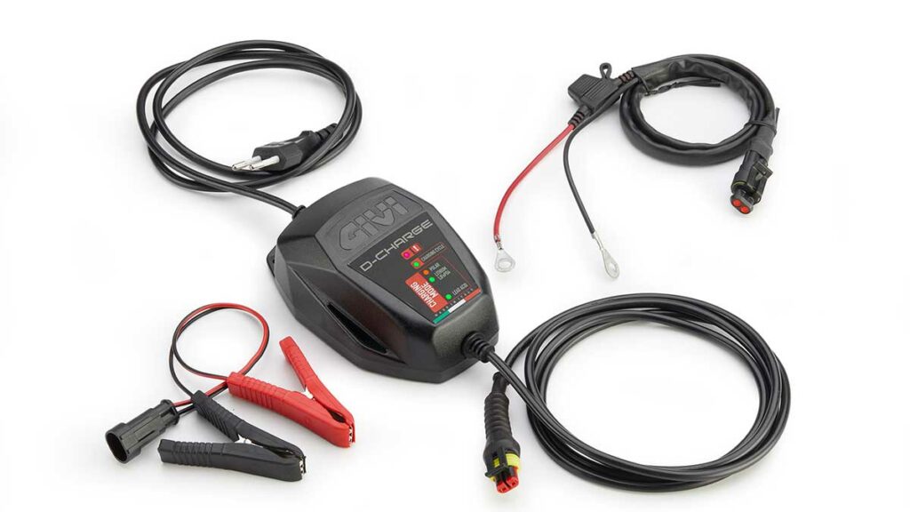 Ten tu moto siempre cargada con GIVI 12 Cargador baterías GIVI