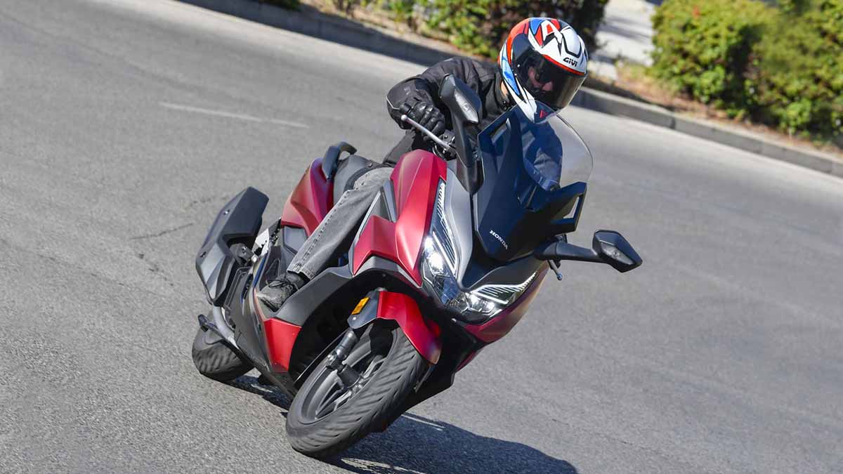 Estas han sido las 10 marcas de motos más vendidas en el primer trimestre de 2024 1 Honda Forza 125, acción
