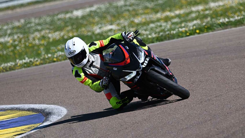 Probamos la nueva Aprilia RS 457 en circuito: el ADN de Noale para la media cilindrada 19 Prueba Aprilia RS 457