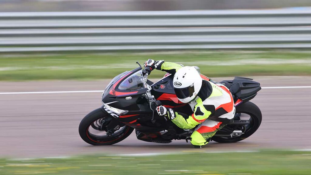 Probamos la nueva Aprilia RS 457 en circuito: el ADN de Noale para la media cilindrada 18 Prueba Aprilia RS 457