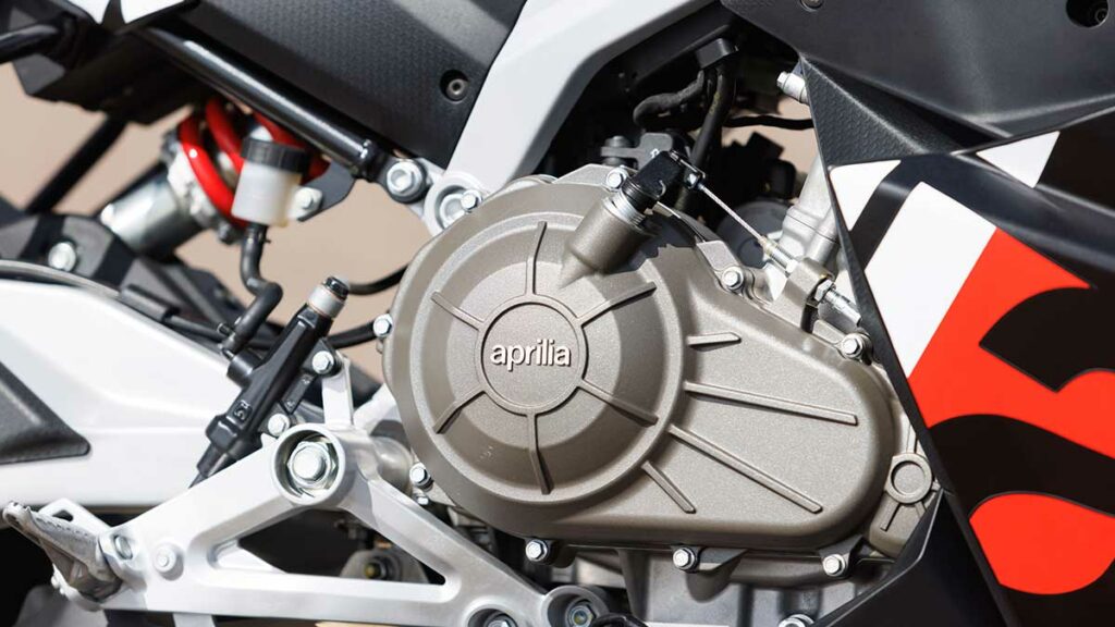 Probamos la nueva Aprilia RS 457 en circuito: el ADN de Noale para la media cilindrada 12 Prueba Aprilia RS 457