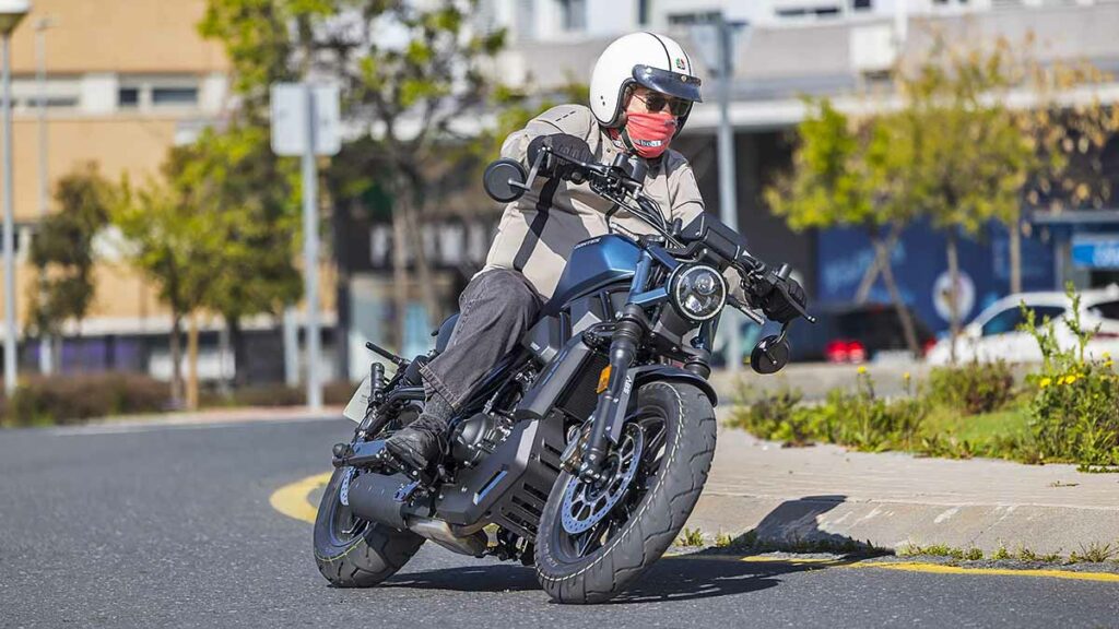 Zontes presenta su primera custom 125 para carnet B de coche y sorprende 20 Prueba Zontes C125 2024