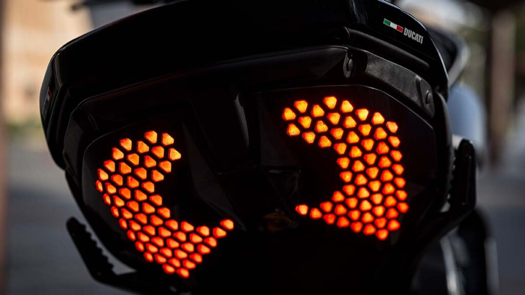 Ducati Diavel V4 1