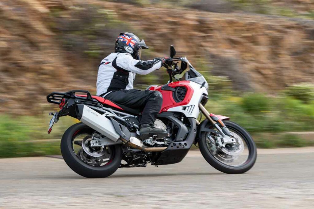 La nueva trail italiana de MV Agusta demuestra que el amor a primera vista es posible 20 MV AGUSTA ENDURO VELOCE 2024 11 1