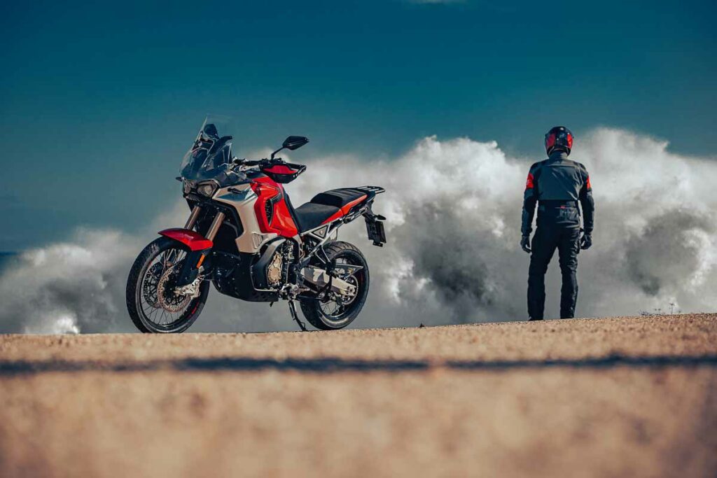 La nueva trail italiana de MV Agusta demuestra que el amor a primera vista es posible 21 MV AGUSTA ENDURO VELOCE 2024 14 1