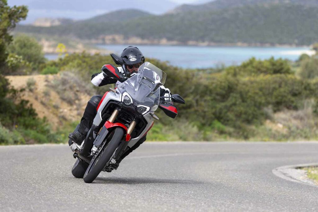 La nueva trail italiana de MV Agusta demuestra que el amor a primera vista es posible 18 MV AGUSTA ENDURO VELOCE 2024 3 1