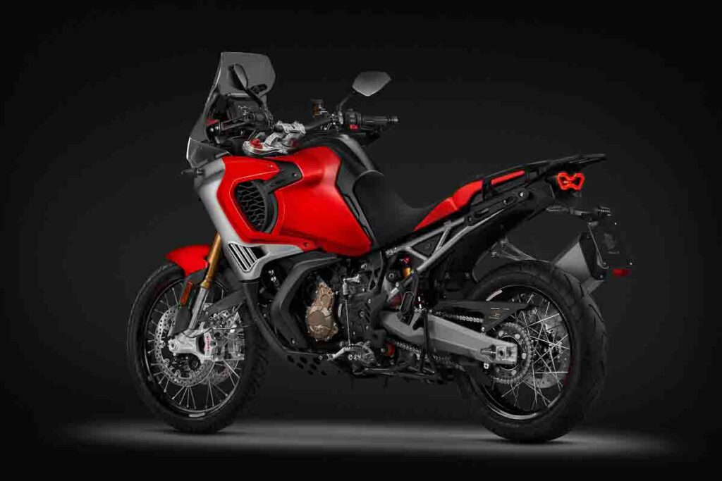 La nueva trail italiana de MV Agusta demuestra que el amor a primera vista es posible 16 MV AGUSTA ENDURO VELOCE 2024 9 1
