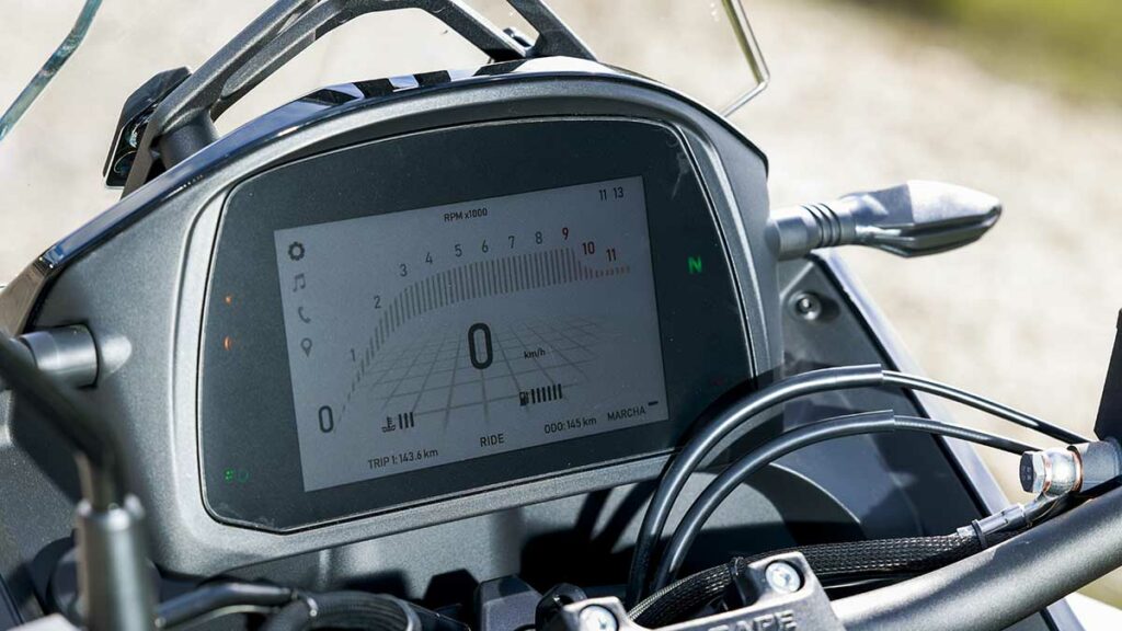 La Moto Morini X-Cape es una trail para el carnet A2 con doble nacionalidad y buenas cualidades multipropuesta 14 Moto Morini X-Cape 649