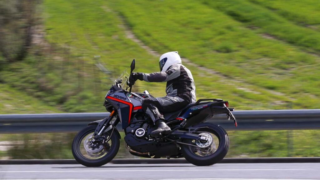 La Moto Morini X-Cape es una trail para el carnet A2 con doble nacionalidad y buenas cualidades multipropuesta 18 Moto Morini X-Cape 649