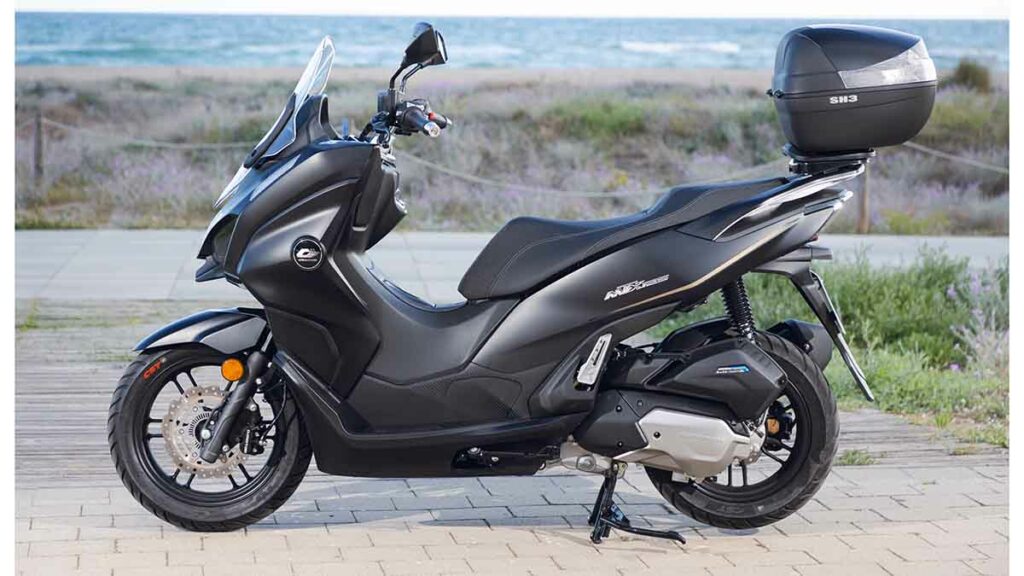 No busques un baúl para tu nuevo scooter 125: QJ Motor te lo regala con una oferta que añade otras ventajas 11 QJ Motor MTX 125